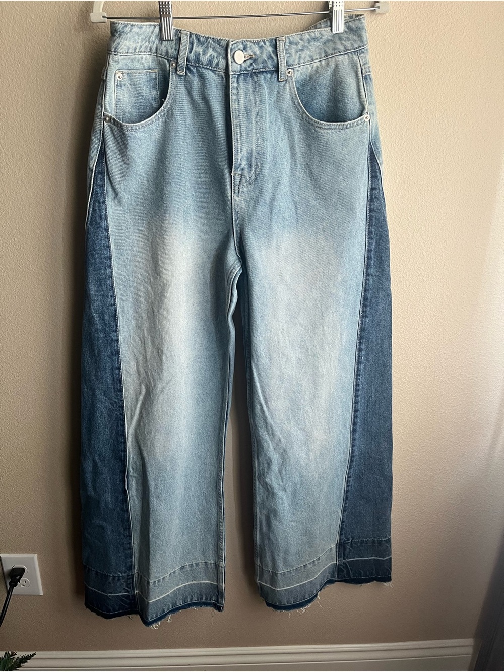 Wide Leg Two-Tone Light Blue Jeans for Women - Picture 2 of 4
